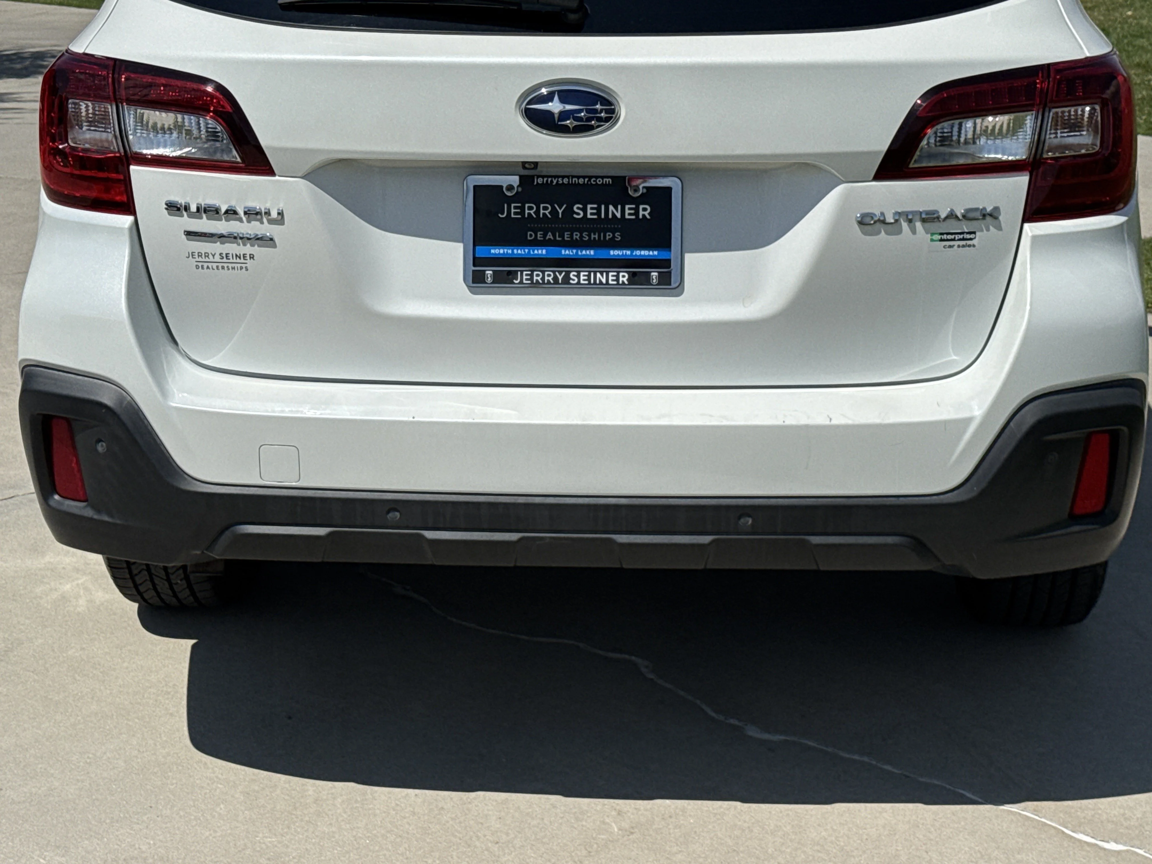 Used 2019 Crystal White Pearl Subaru Limited image 14
