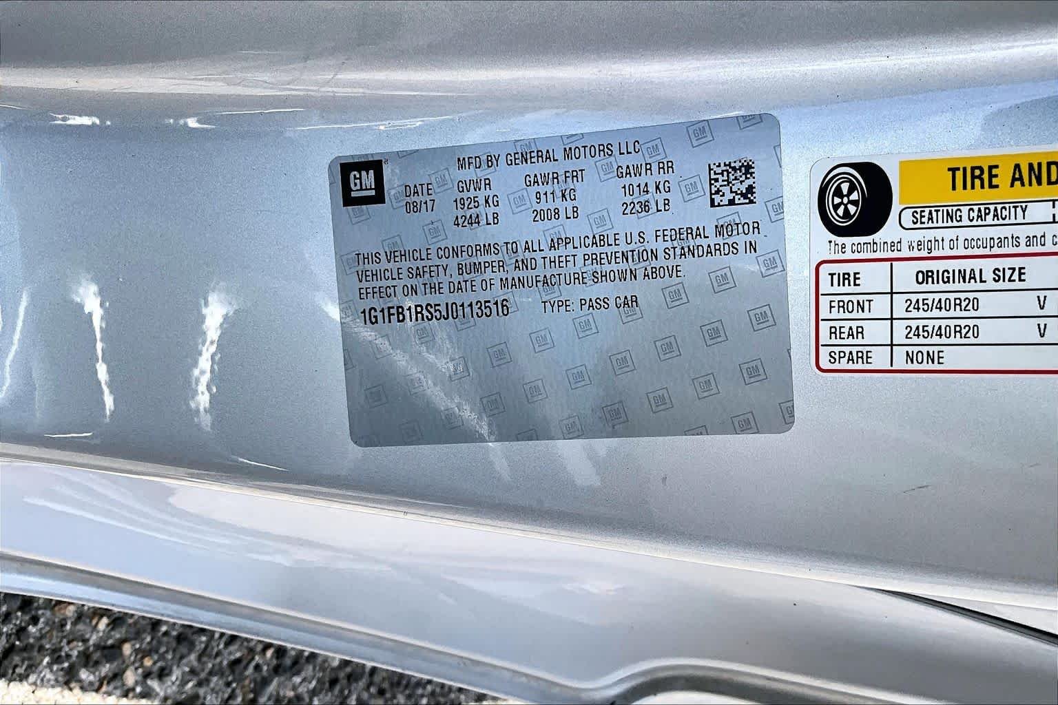 Used 2018 Silver Ice Metallic Chevrolet 1LT image 37