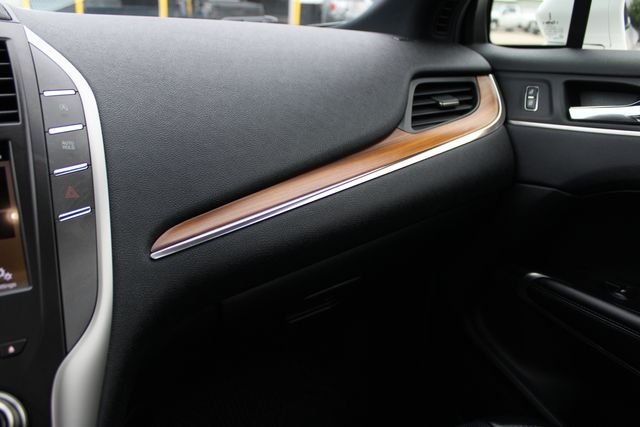 Used 2019 White Lincoln Reserve image 20