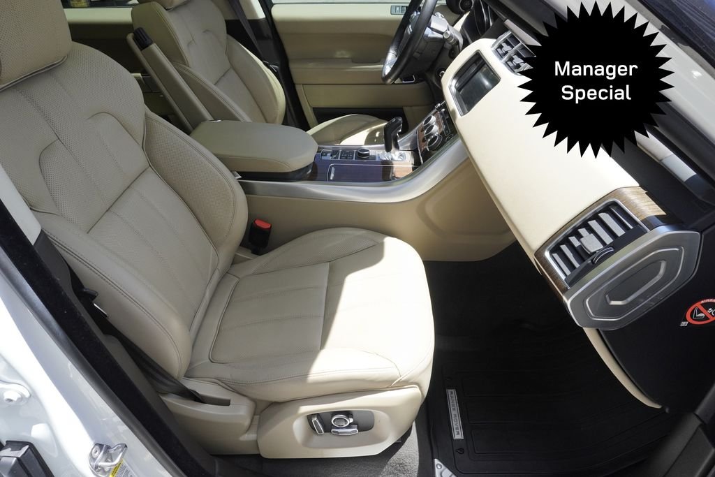 Used 2016 White Land Rover 3.0L V6 Supercharged HSE image 23