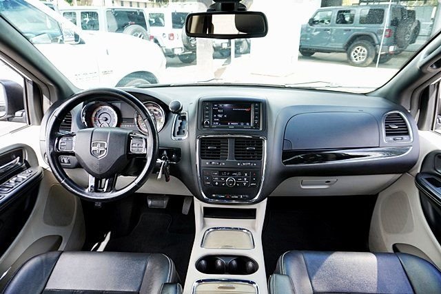 Used 2018 White Dodge SXT image 18