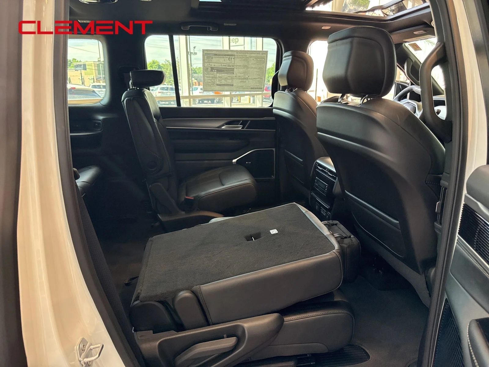 New 2026 Bright White Clear-Coat Exterior Paint Jeep Limited Altitude image 14