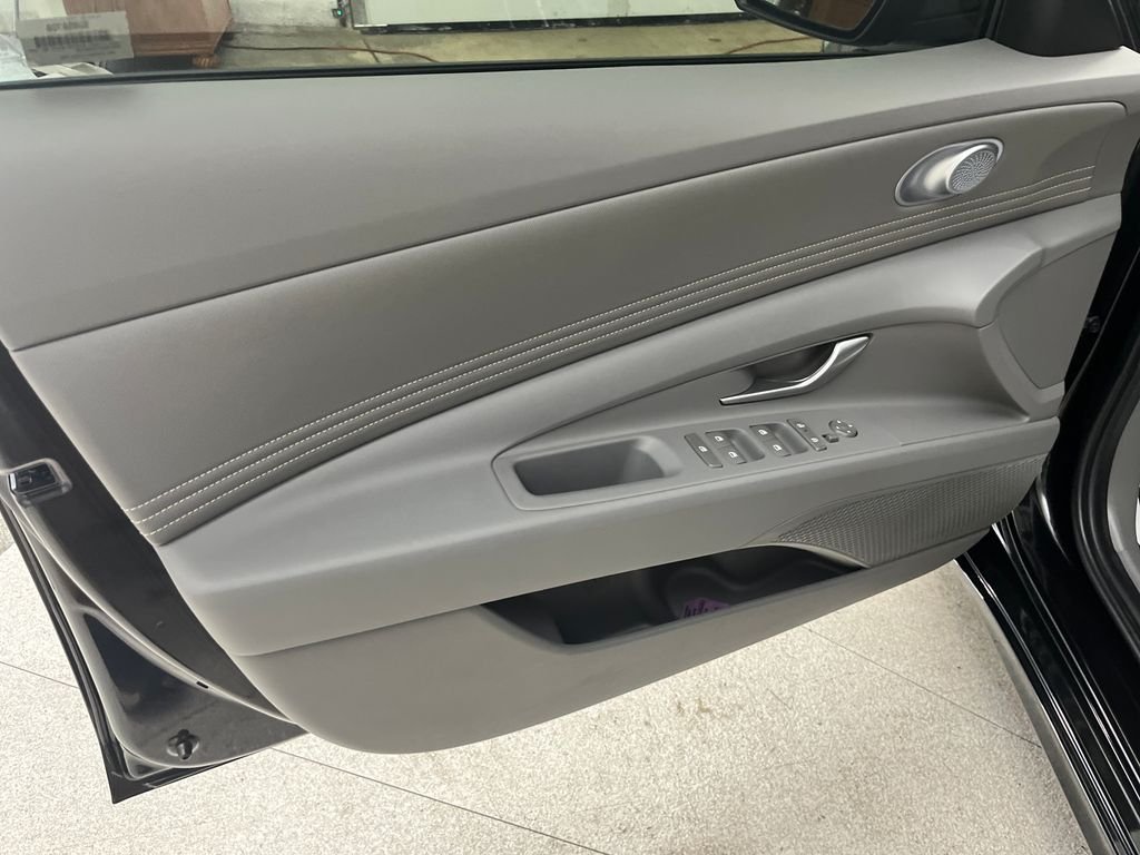 2025 Hyundai Elantra SEL - Photo 11