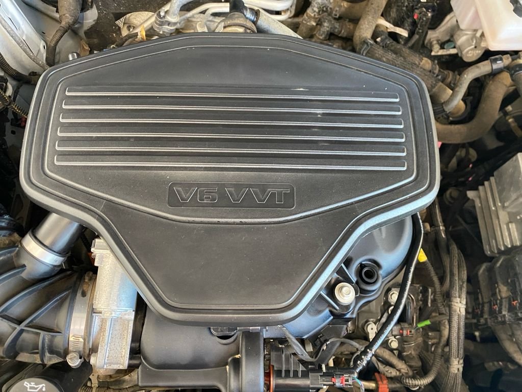 Used 2023 White GMC AT4 image 21