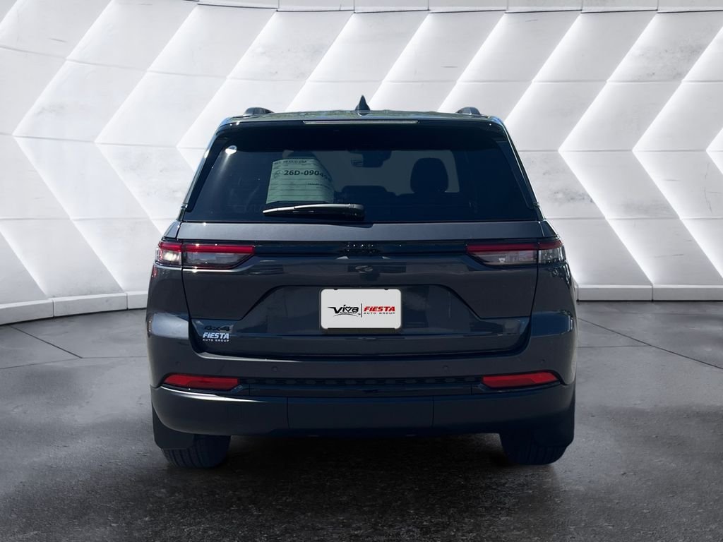 Used 2025 Gray Jeep Altitude image 5