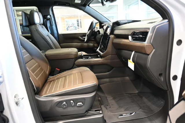 2026 GMC Yukon XL Denali Ultimate - Photo 13