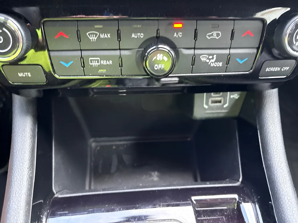 Used 2025 Silver Jeep Limited image 30