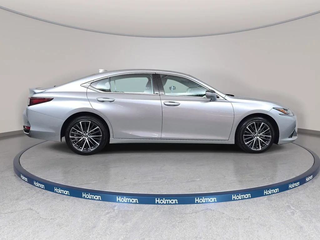 Used 2025 Silver Lexus 300h image 4