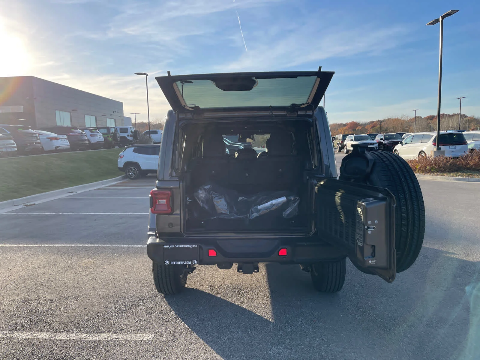 New 2026 Granite Crystal Metallic Clearcoat Jeep Sahara image 11