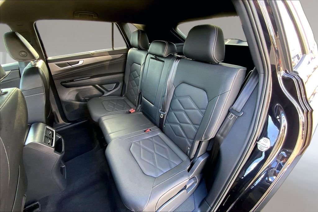 Used 2026 Deep Black Pearl Volkswagen SE w/Technology image 25