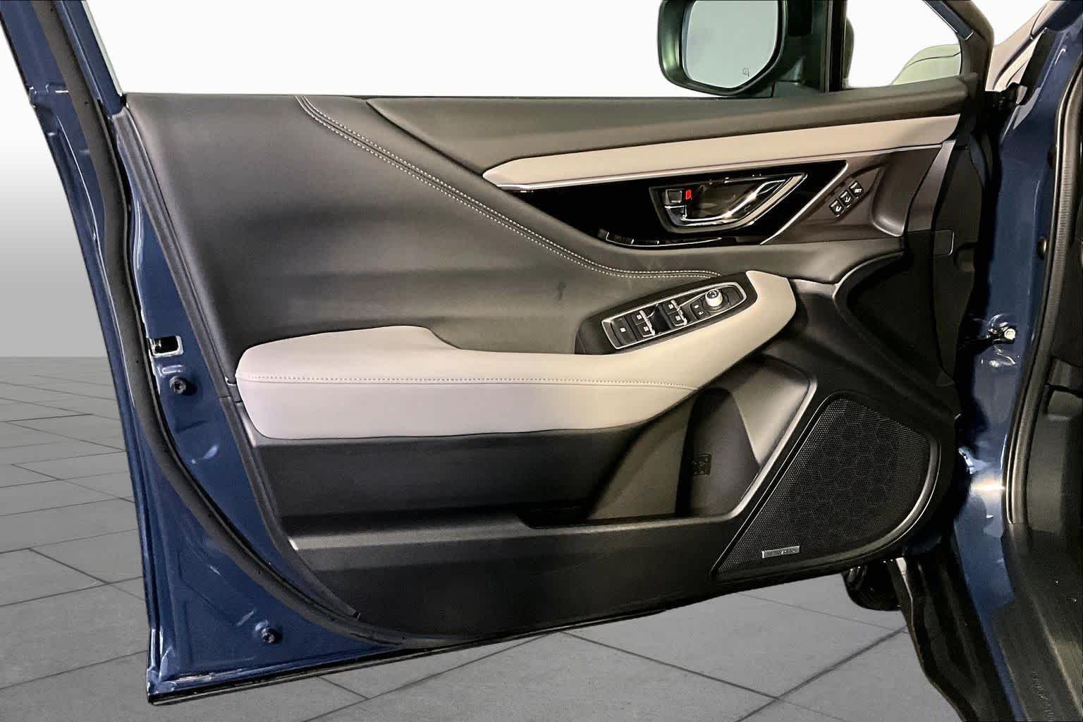 Used 2025 Cosmic Blue Pearl Subaru Limited image 21