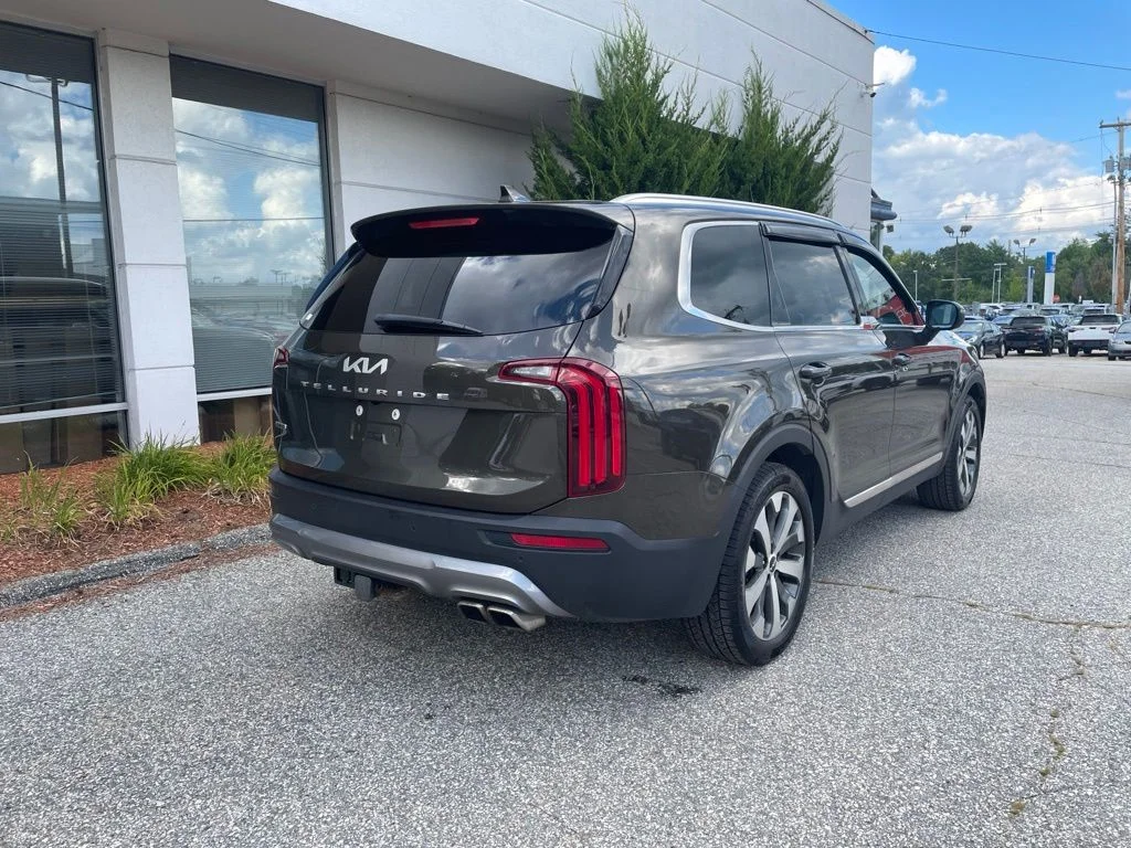 Used 2022 Green Kia EX image 8