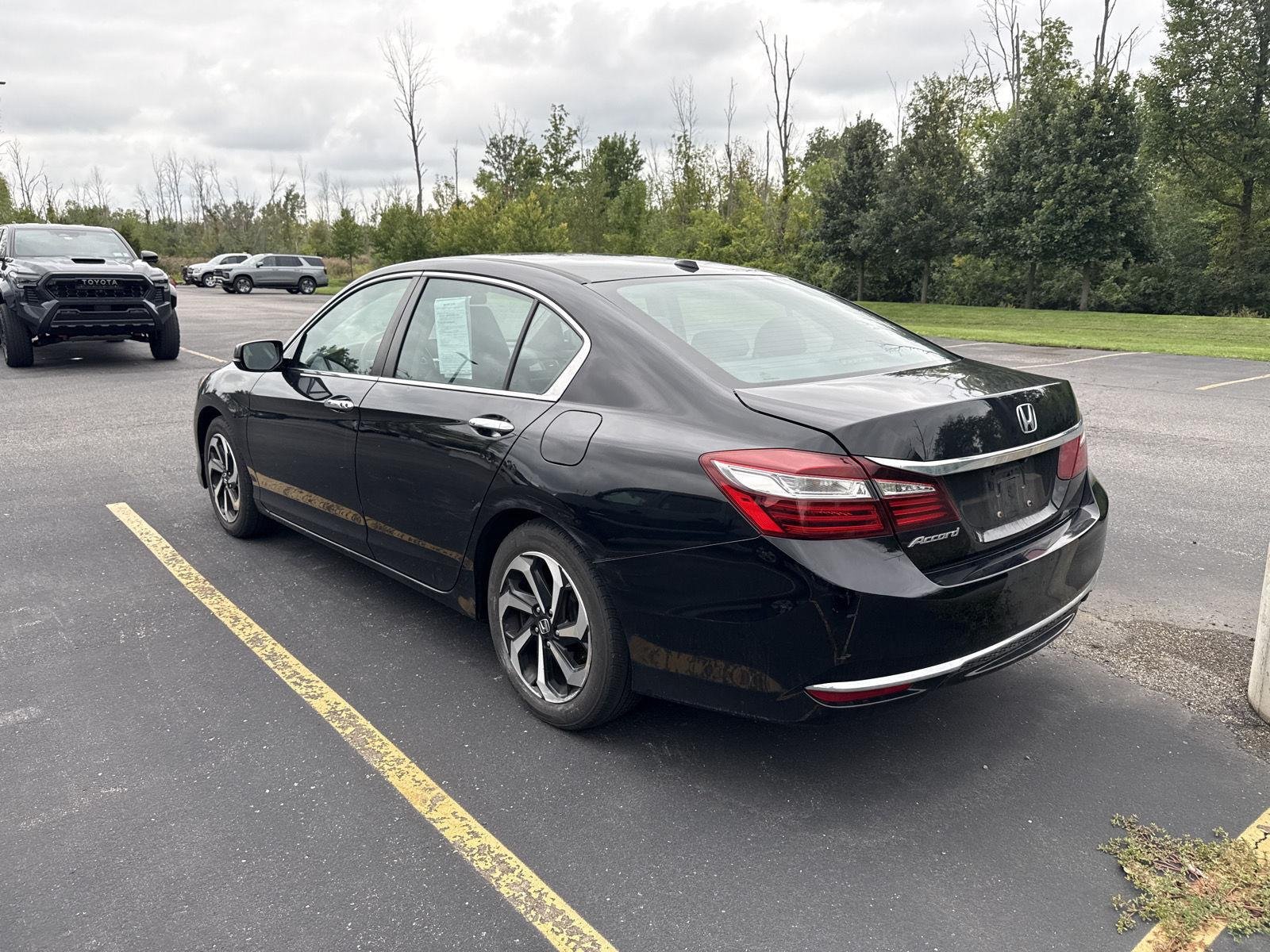 Used 2016  Honda EX image 2