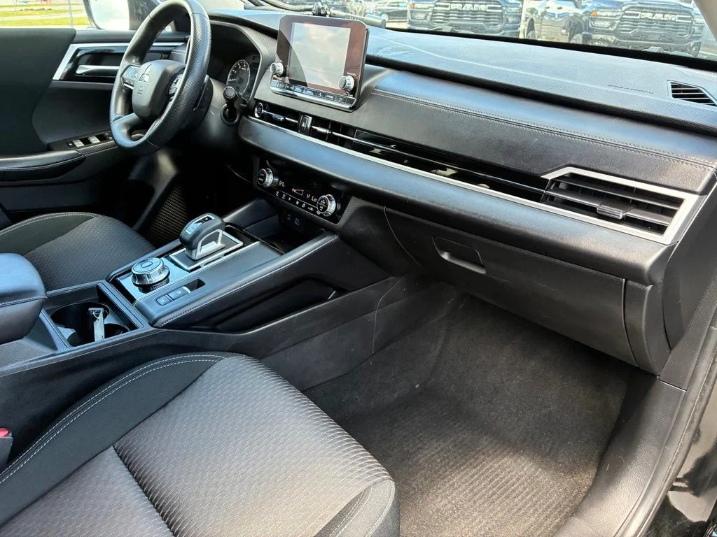 Used 2022  Mitsubishi ES image 32