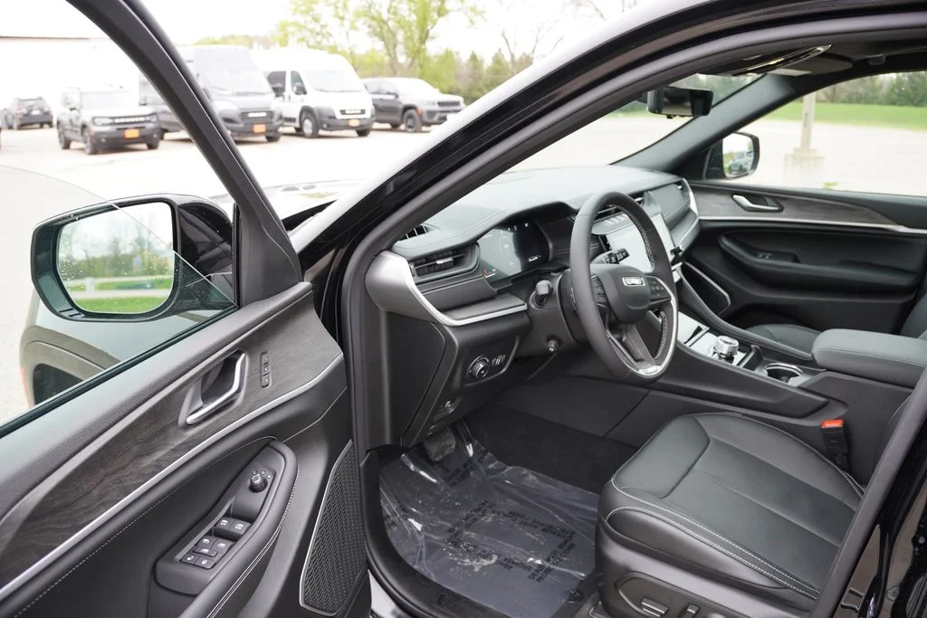 Used 2026 Black Jeep Limited Reserve image 14