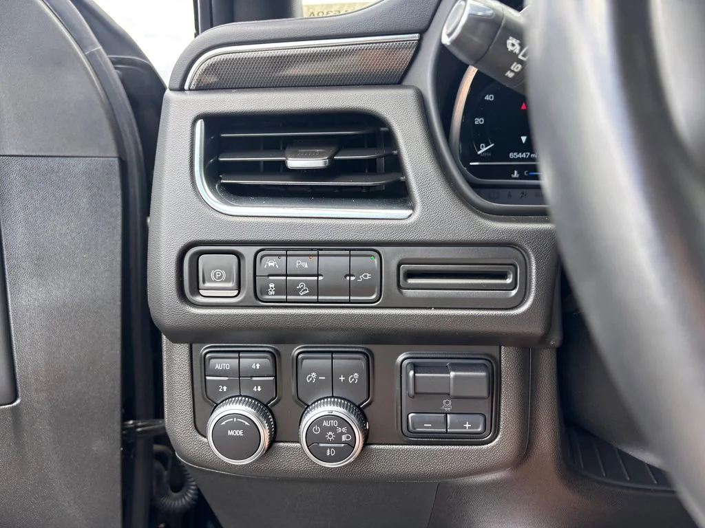 Used 2022 Black GMC AT4 image 20