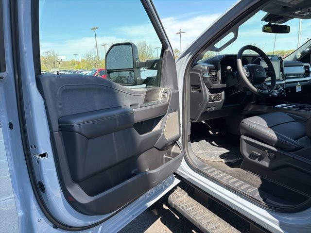 New 2026 Glacier Gray Metallic Tri-Coat Ford F-250® Lariat® image 12