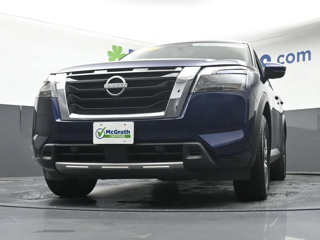 Used 2025 Blue Nissan SL image 7