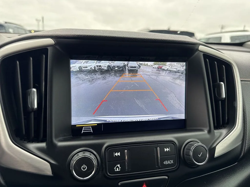 Used 2021 Silver GMC SLT image 17