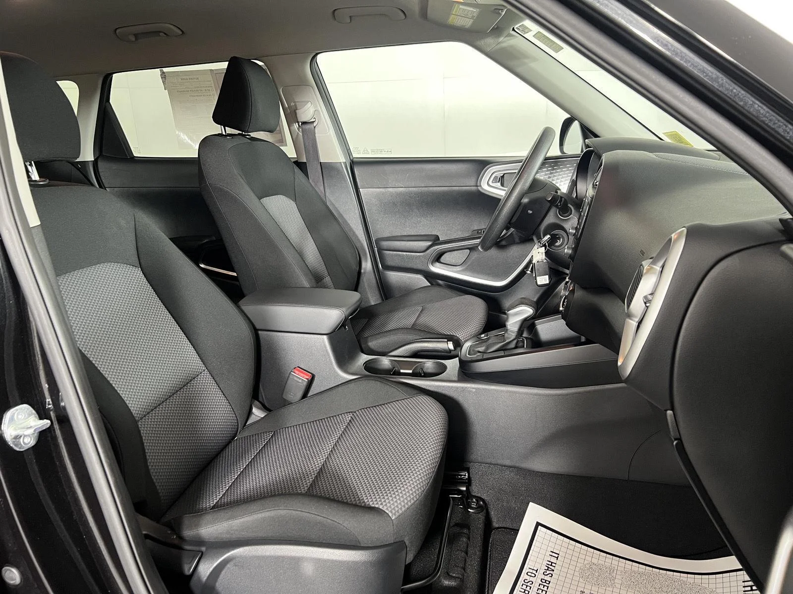 Used 2023 Fusion Black Kia LX image 22