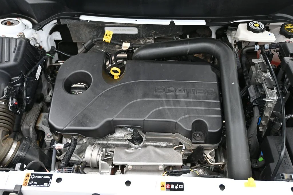 Used 2024 White GMC SLT image 16