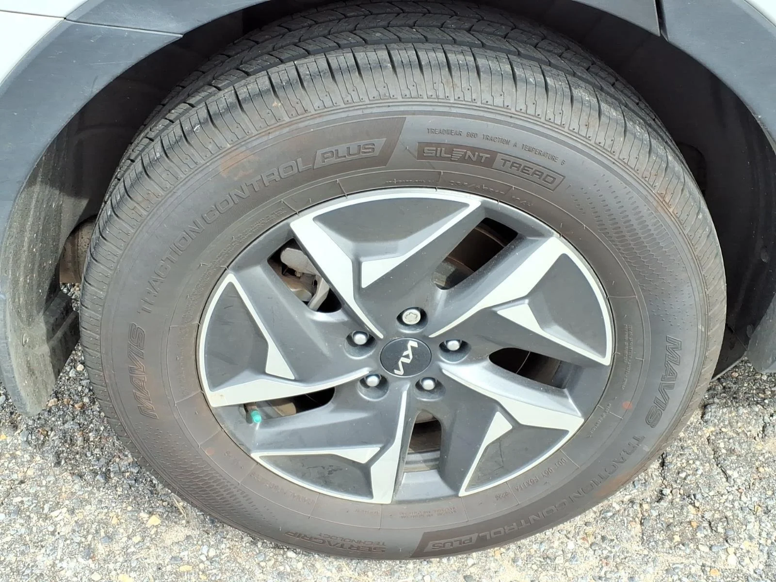 Used 2022 Silky Silver Kia S image 8