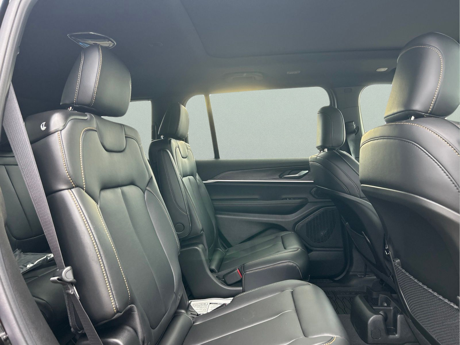 New 2026 Diamond Black Crystal Pearlcoat Jeep  image 12