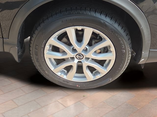 Used 2022 Black Nissan SV image 19