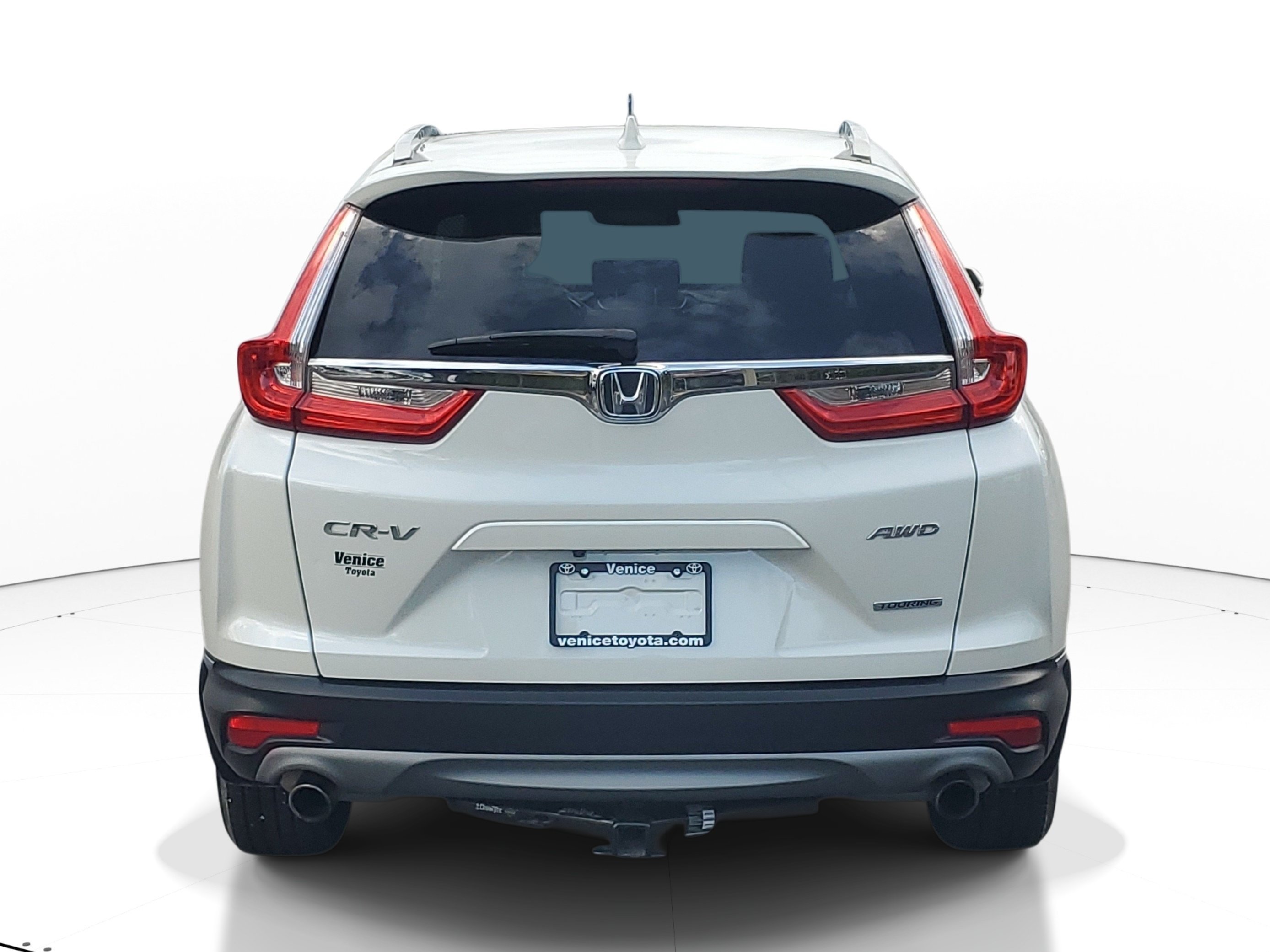 Used 2018 White Diamond Pearl Honda Touring image 4