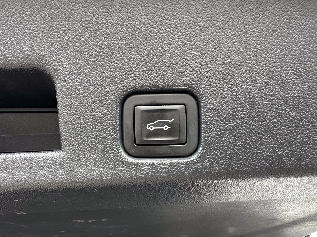 Used 2024 Black Chevrolet Z71 image 23