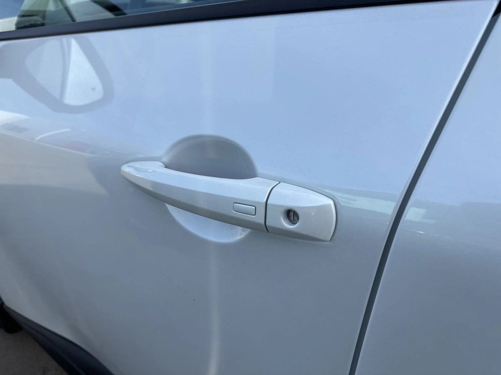 New 2026 Everest White Pearl TriCoat Nissan Dark Armor™ image 9