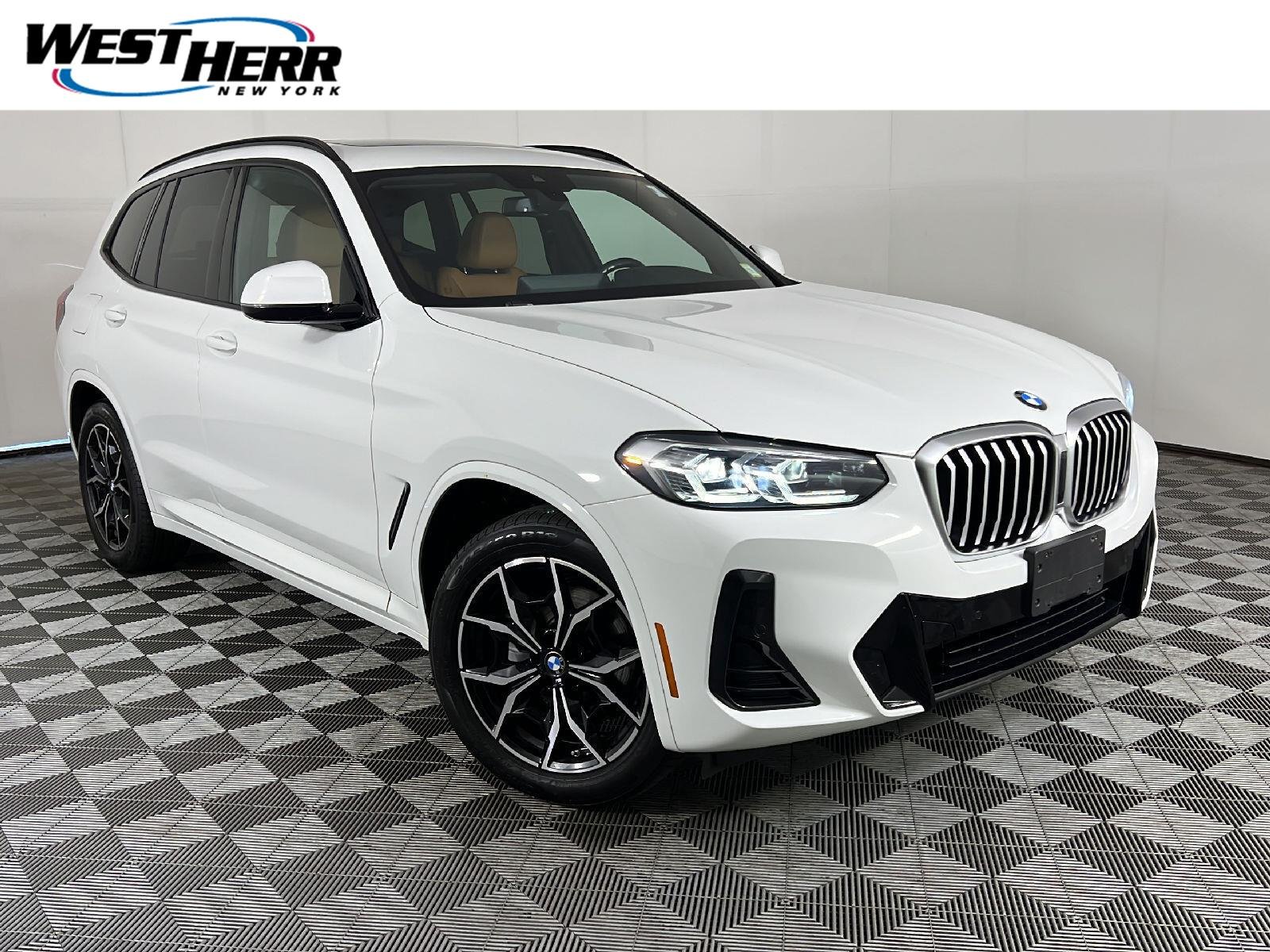 Used 2023 Alpine White BMW xDrive30i image 1