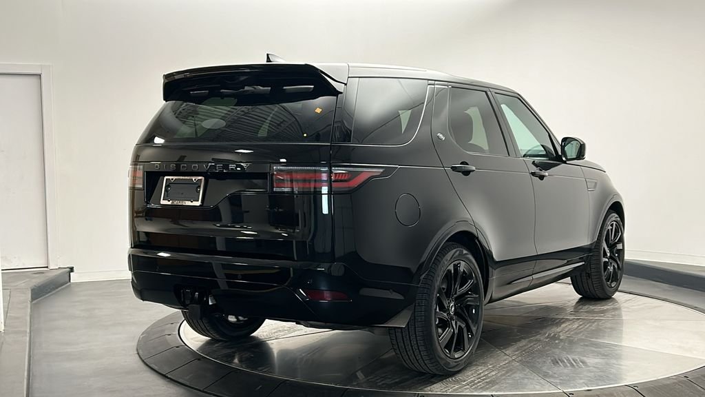 Certified Used 2025 Santorini Black Metallic Land Rover Dynamic SE image 5