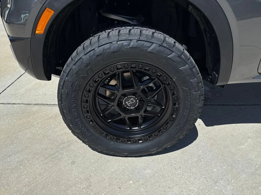 New 2025 Gray Ford XLT DSI LEVELED & RIMS image 19