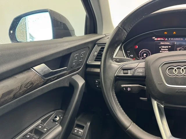 Used 2020 Black Metallic Audi 55 Premium Plus image 23