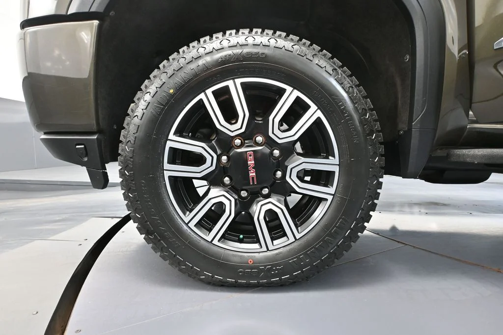 Used 2022 Green GMC AT4 image 20