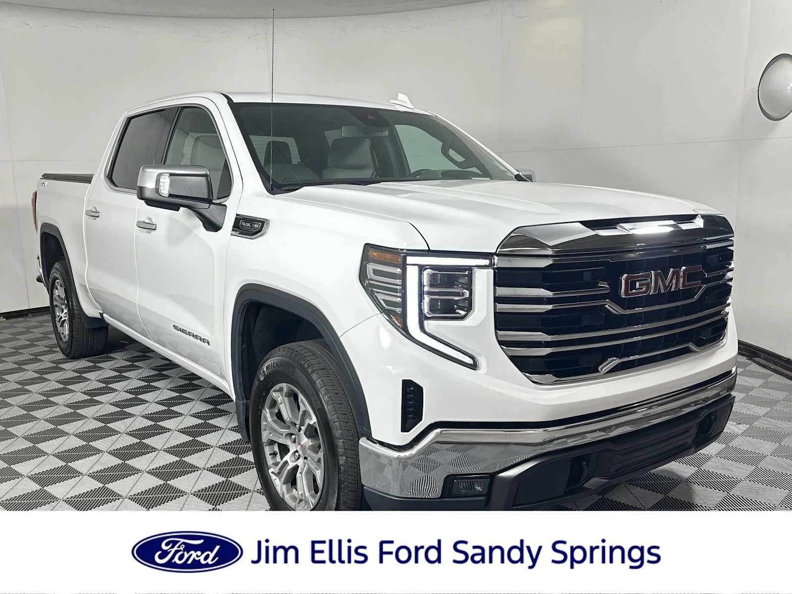 2024 GMC Sierra 4WD Crew Cab Short Box SLT's photo