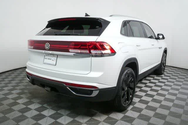 New 2026 Opal White Pearl Volkswagen 2.0T SE w/Technology image 3