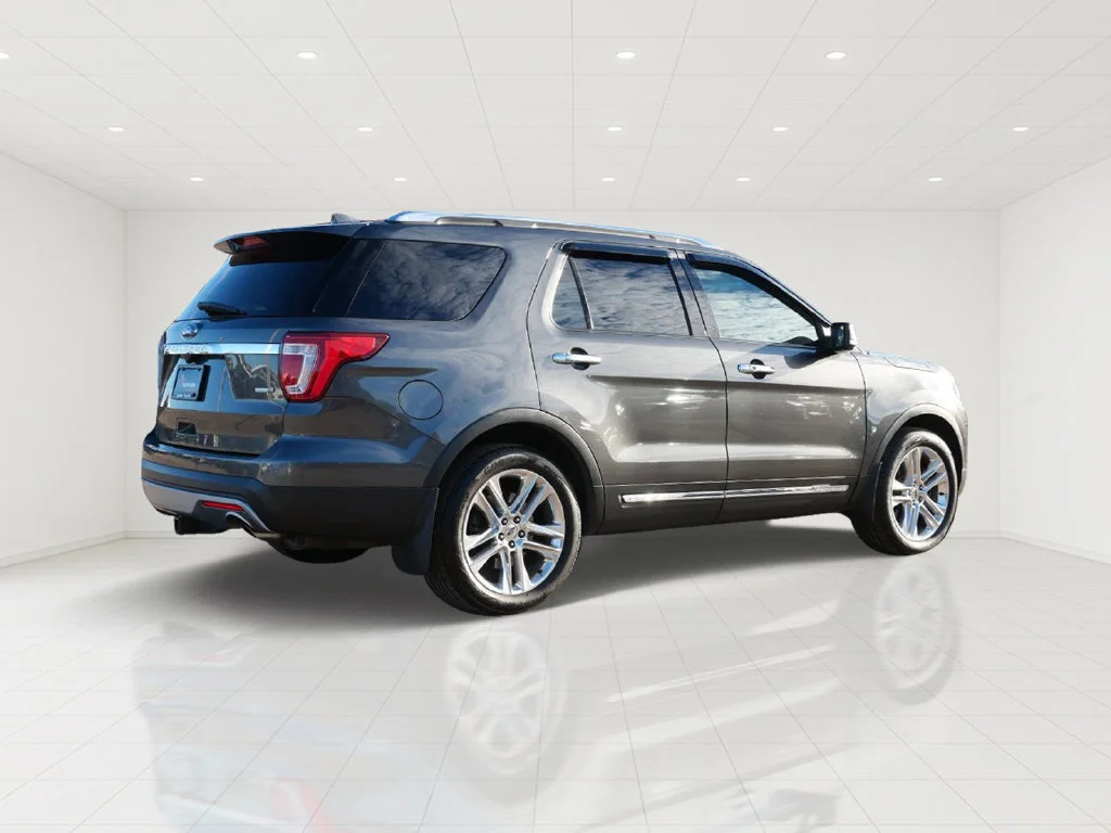 Used 2016 Gray Ford Limited image 6