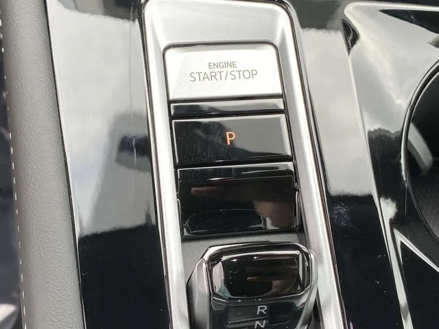 2025 Volkswagen Atlas Cross Sport SE w/Tech - Photo 17