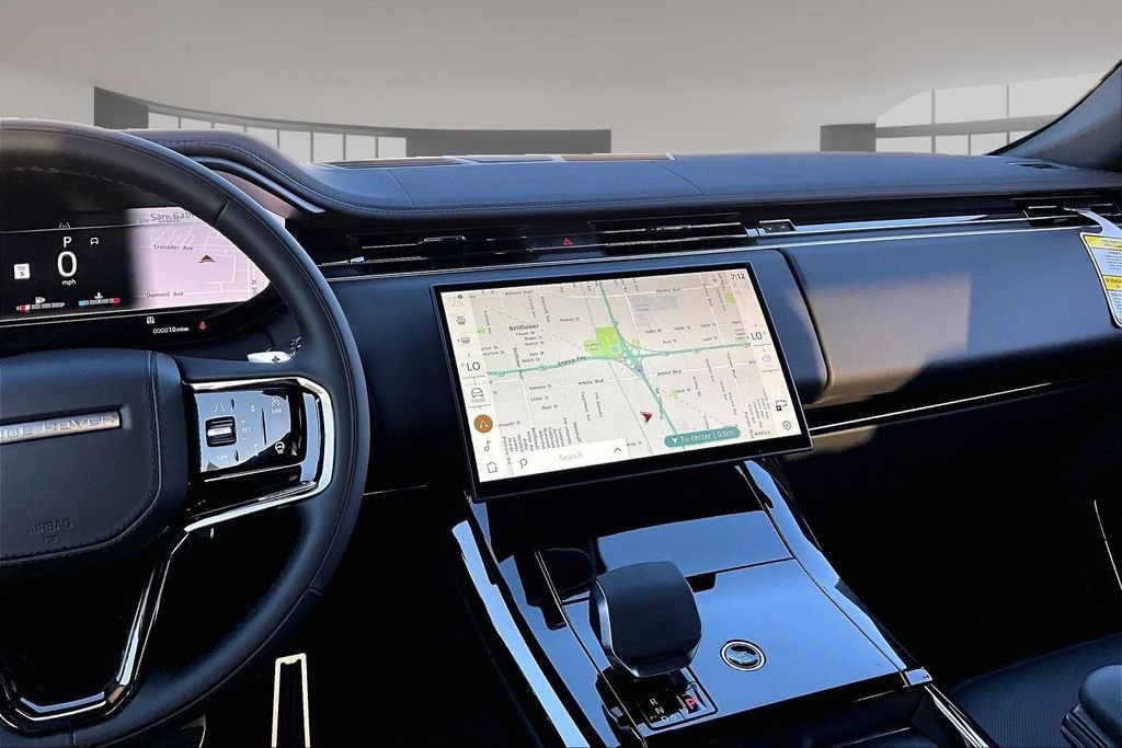 New 2026 FUJI WHITE Land Rover Dynamic SE image 6