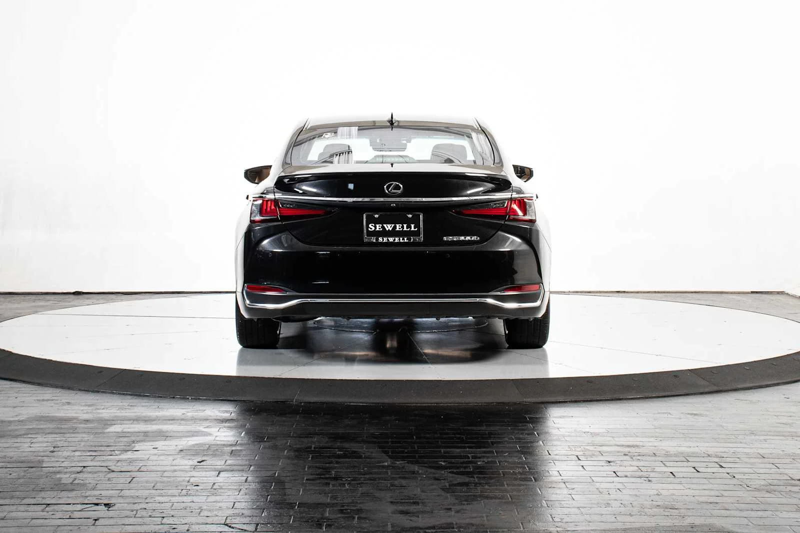 Certified Used 2023 Caviar Lexus Ultra Luxury image 4