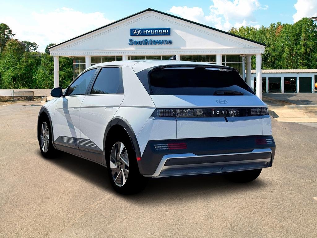New 2026 White Hyundai SE image 5