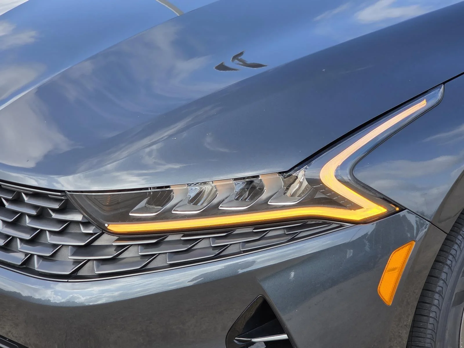 Used 2024 Gravity Gray Kia LXS image 8