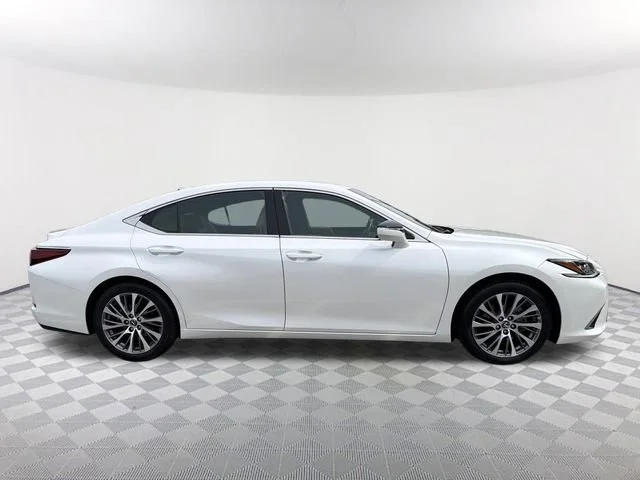 Used 2021 White Lexus ES 350 image 4