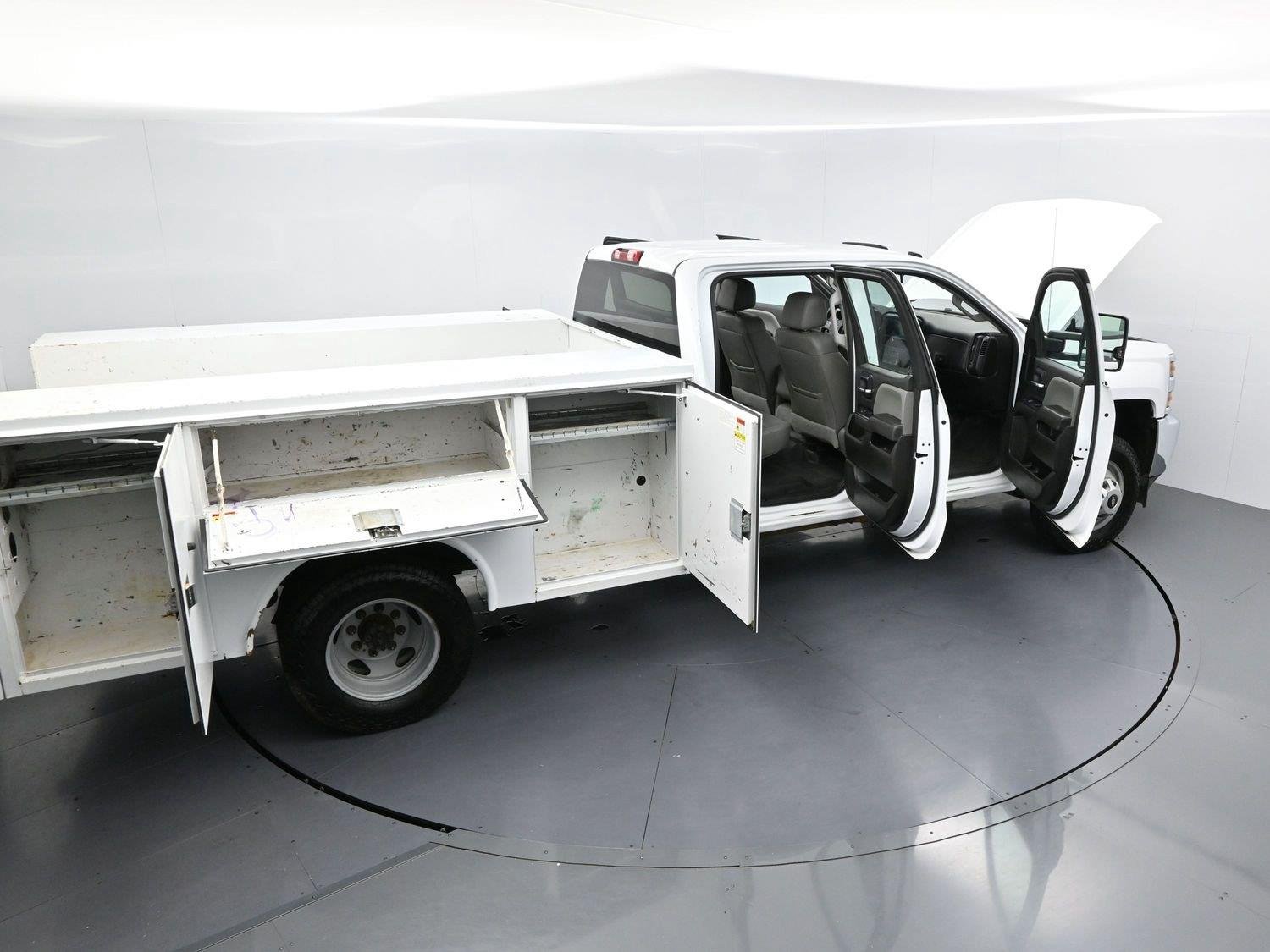 Used 2019 SUMMIT WHITE Chevrolet WT image 37