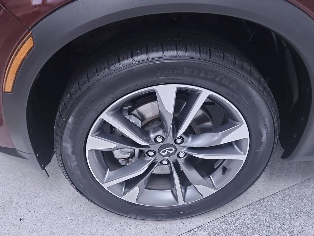 Used 2024 Red INFINITI LUXE image 10