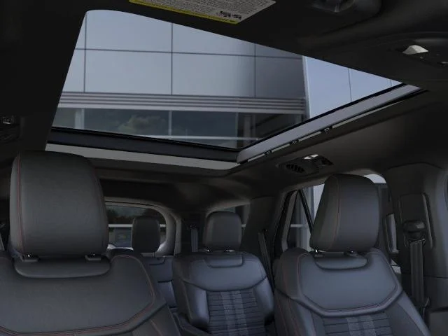 New 2026 Star White Metallic Tri-Coat Ford ST-Line image 45