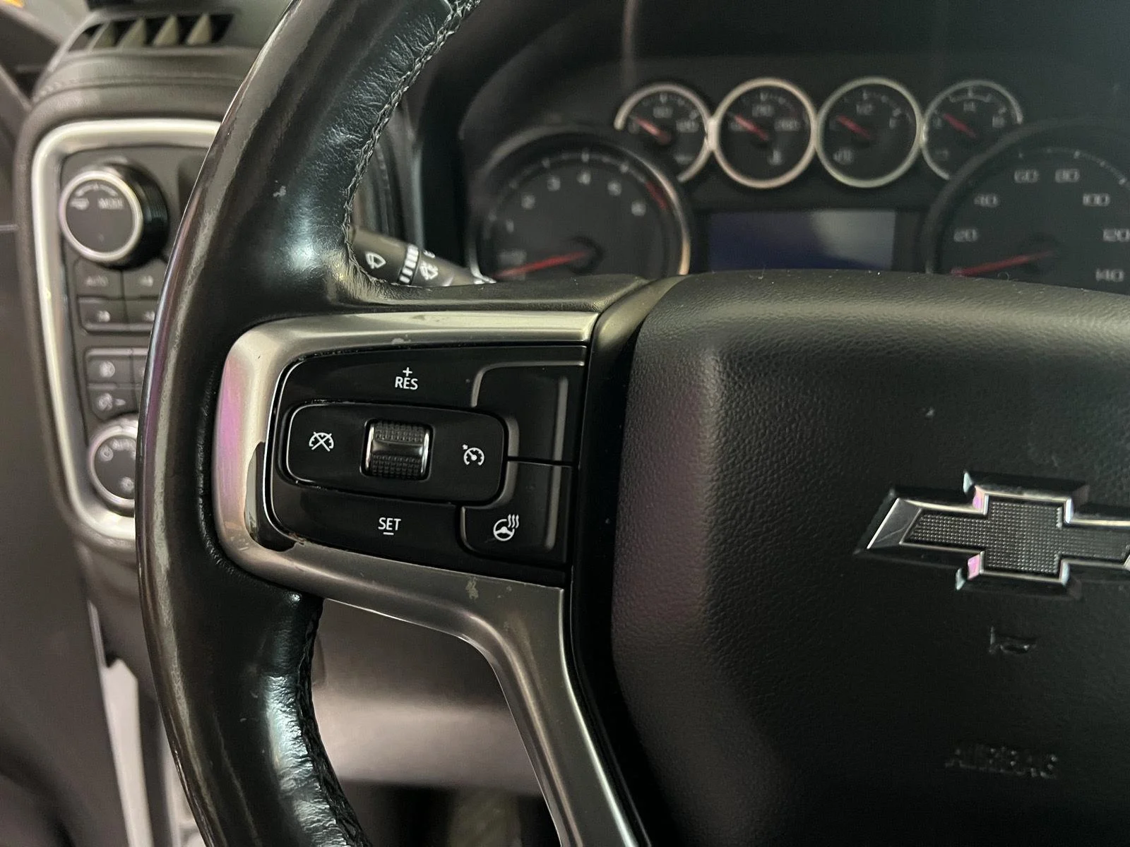 Used 2020 SUMMIT WHITE Chevrolet RST image 24