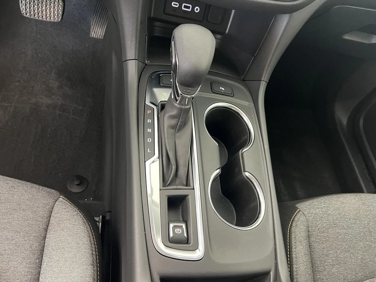 Used 2024 Sterling Gray Metallic Chevrolet LT image 17